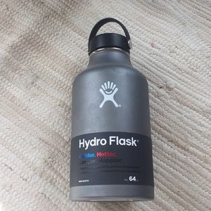 NEW HYDROFLASK 64 oz